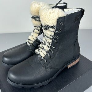 Sorel Emelie Short Lace Up Cozy Boot. Waterproof. Size 7.5.